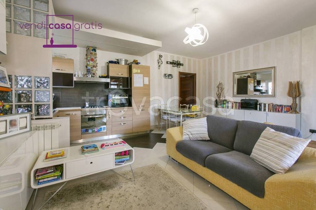 appartamento in vendita a Roma in zona Piana del Sole