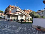 casa indipendente in vendita a Roma in zona Acilia