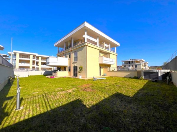 casa indipendente in vendita a Roma in zona Acilia