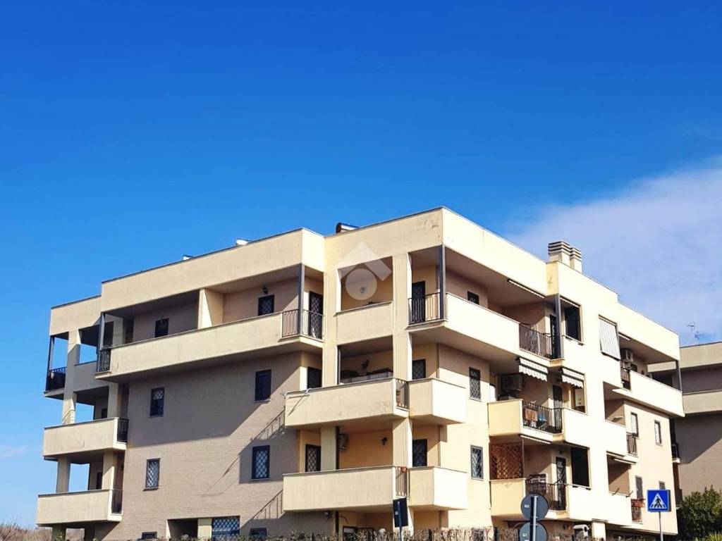 appartamento in vendita a Roma in zona Ponte di Nona