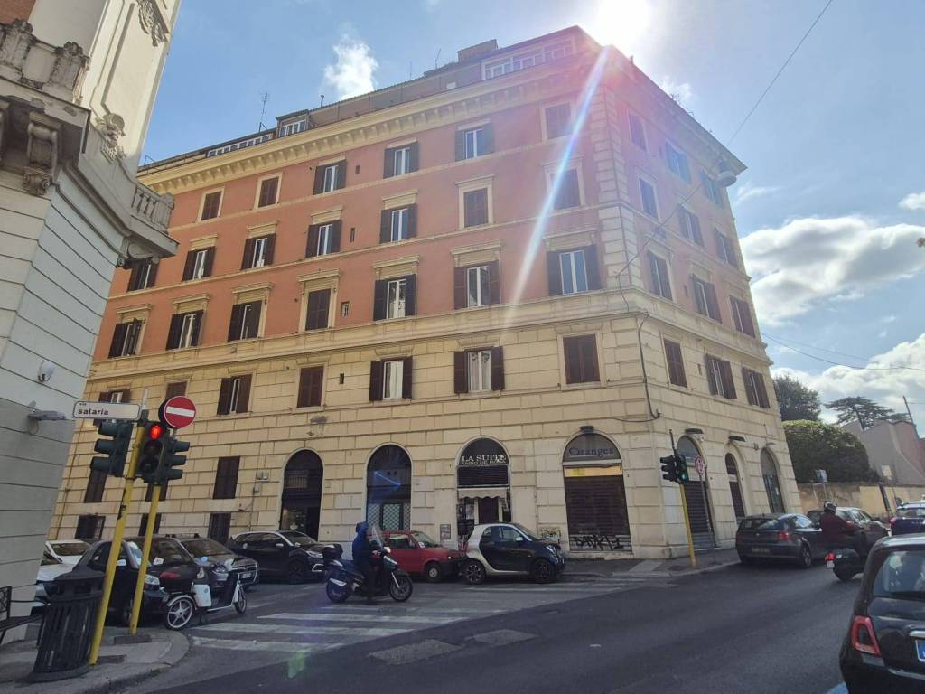 negozio in vendita a Roma in zona Salario