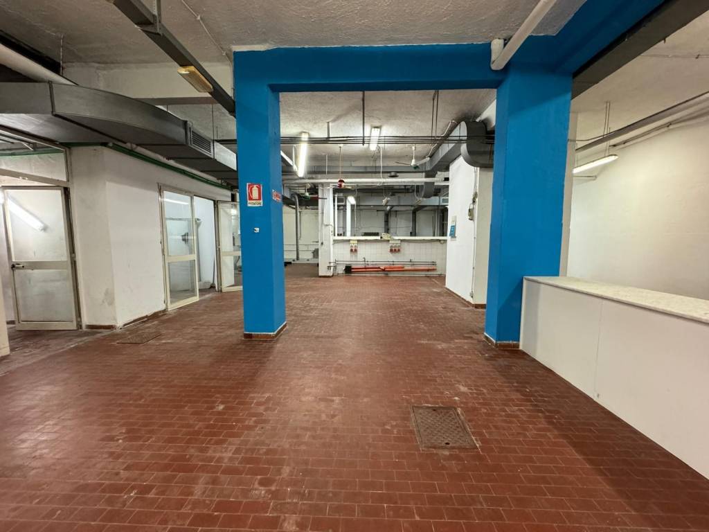 locale commerciale in vendita a Roma