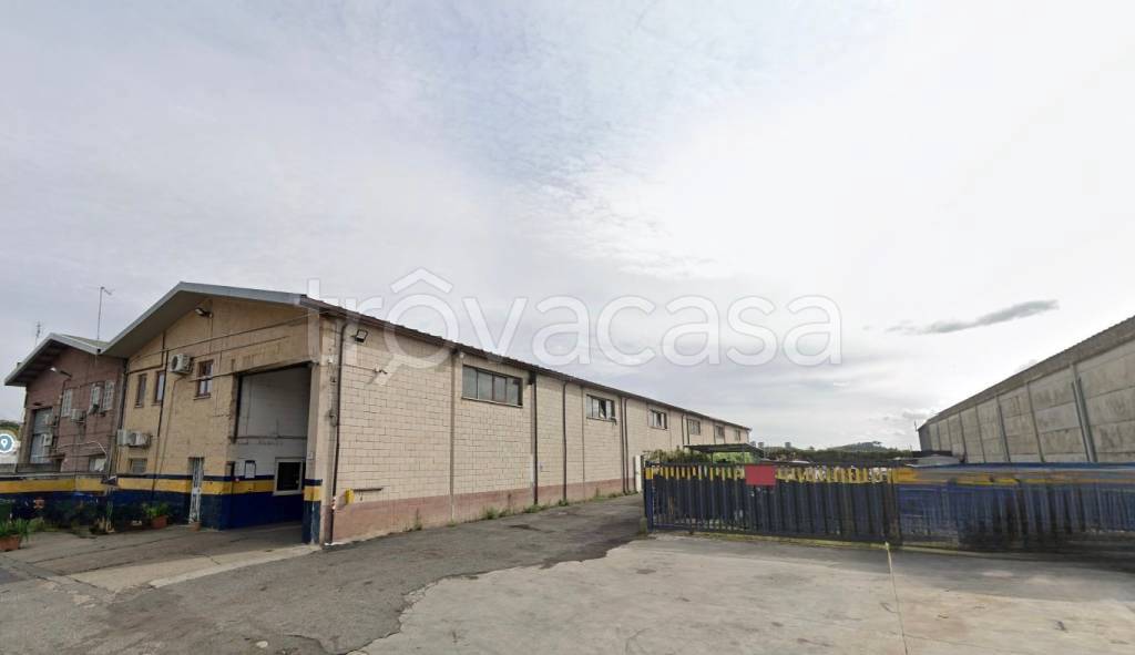 locale commerciale in vendita a Roma in zona Sette Bagni