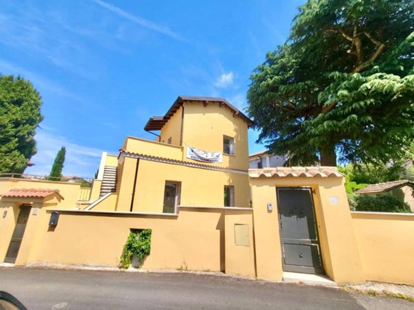 casa indipendente in vendita a Roma in zona Appio Pignatelli