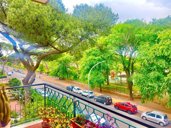 appartamento in vendita a Roma in zona Appio Claudio