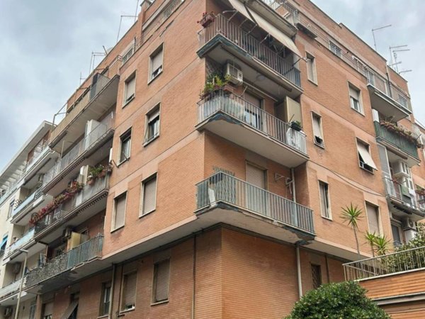 appartamento in vendita a Roma in zona Ostia