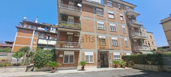 appartamento in vendita a Roma in zona Torre Maura