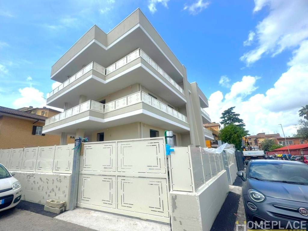 appartamento in vendita a Roma in zona Torre Angela