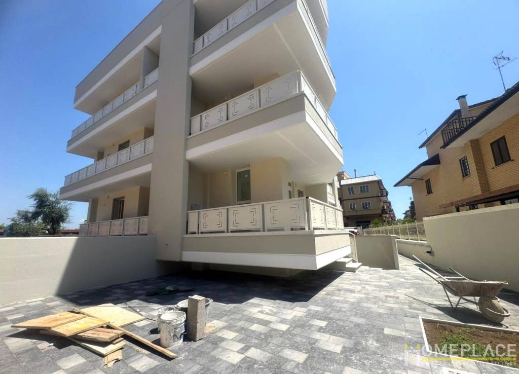 appartamento in vendita a Roma in zona Torre Angela