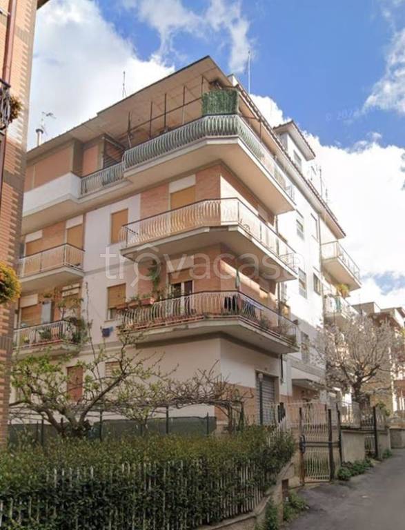 appartamento in vendita a Roma in zona Tomba di Nerone