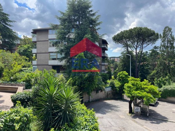 appartamento in vendita a Roma in zona Tomba di Nerone