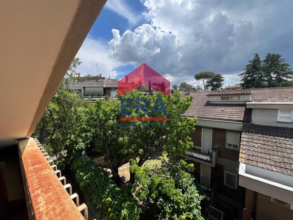 appartamento in vendita a Roma in zona Tomba di Nerone