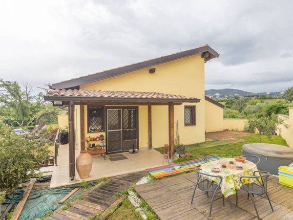 casa indipendente in vendita a Roma in zona Tor Vergata/Torrenova