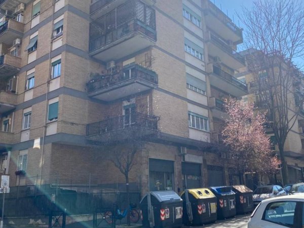 appartamento in vendita a Roma in zona Ostiense