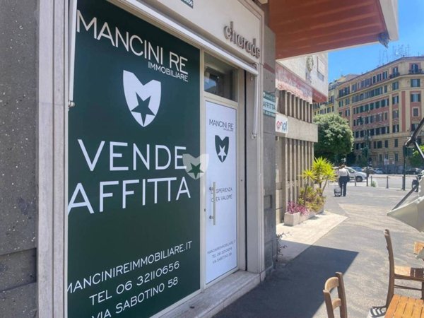 negozio in vendita a Roma in zona Della Vittoria