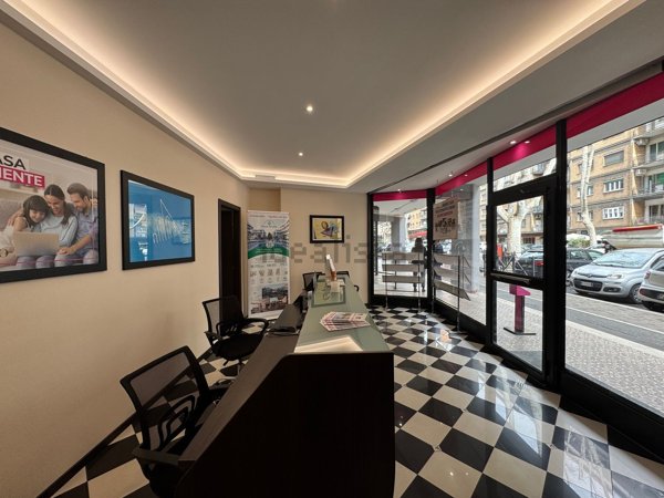 locale commerciale in vendita a Roma in zona Portuense