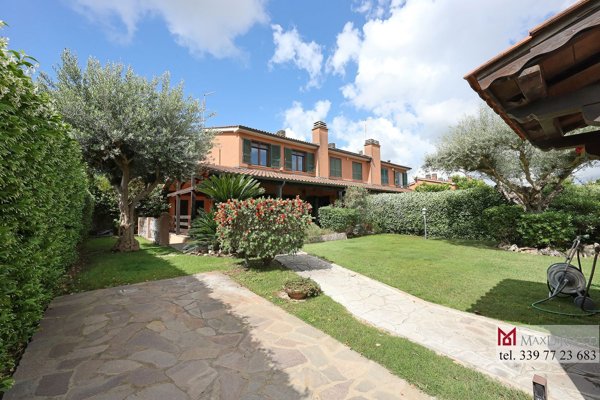 casa indipendente in vendita a Roma in zona Infernetto