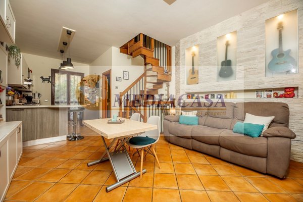 casa indipendente in vendita a Roma in zona Isola Farnese