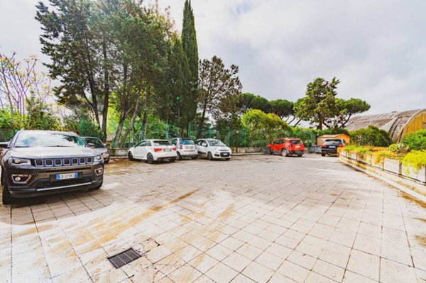 negozio in vendita a Roma in zona Corviale