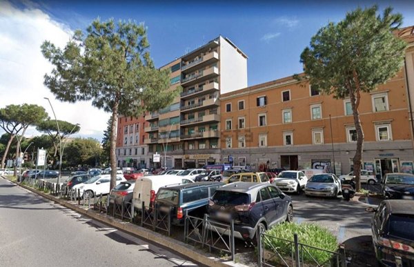 locale commerciale in vendita a Roma