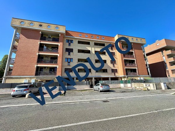 appartamento in vendita a Roma in zona Castelverde