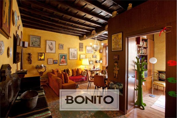 appartamento in vendita a Roma in zona Pigna - Sant'Angelo