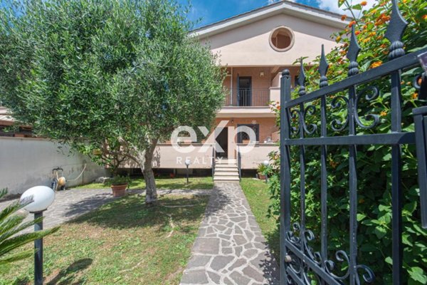 casa indipendente in vendita a Roma in zona Infernetto