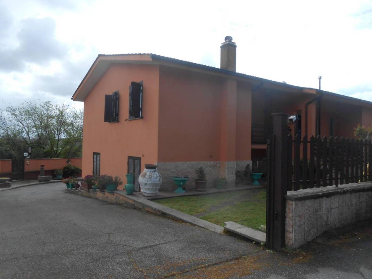 casa indipendente in vendita a Roma in zona Valle Muricana