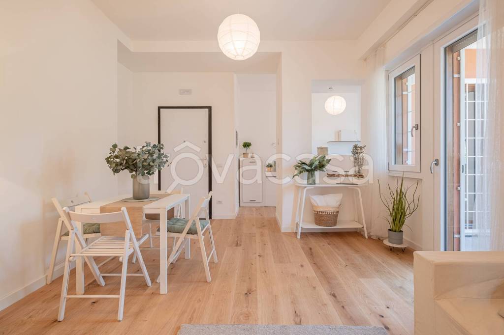 appartamento in vendita a Roma in zona Mostacciano
