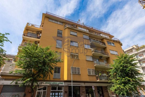 appartamento in vendita a Roma in zona Appio Latino