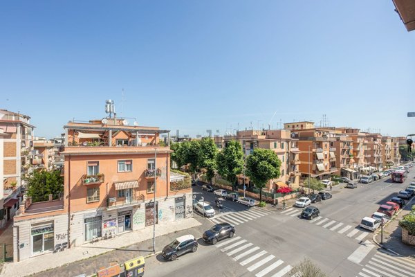 appartamento in vendita a Roma in zona Prenestino-Centocelle