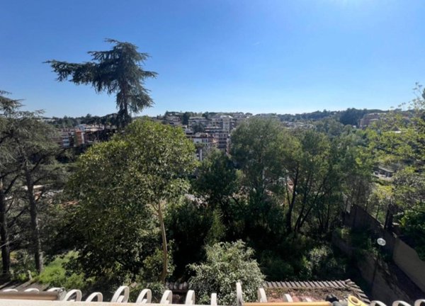 appartamento in vendita a Roma in zona Tomba di Nerone