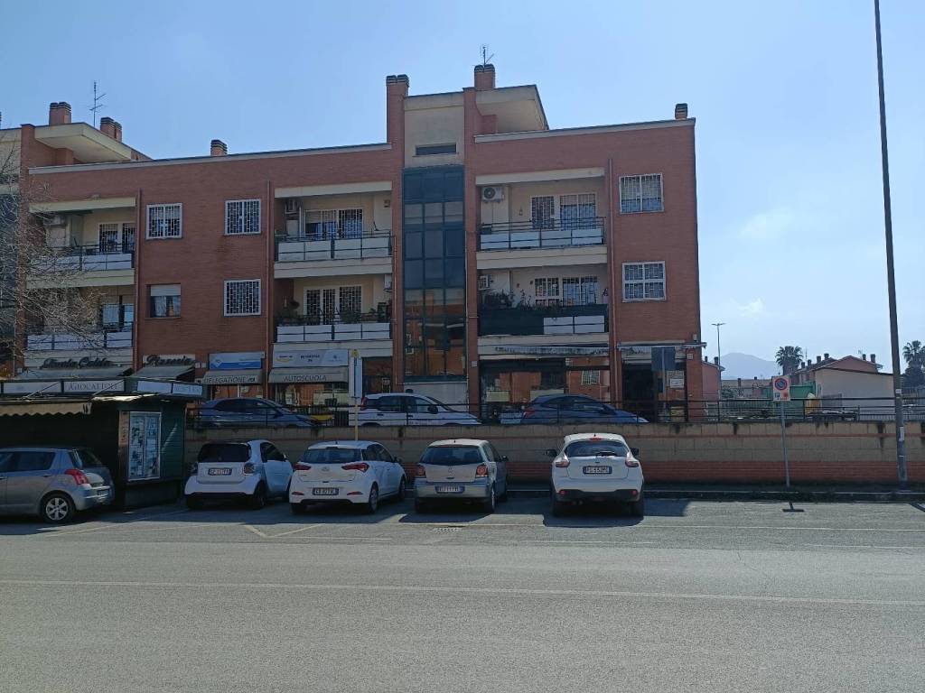 appartamento in vendita a Roma in zona Torre Gaia