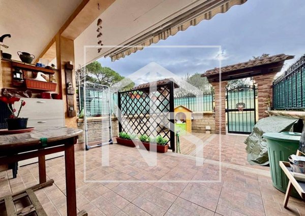 casa indipendente in vendita a Roma in zona Colle del Sole