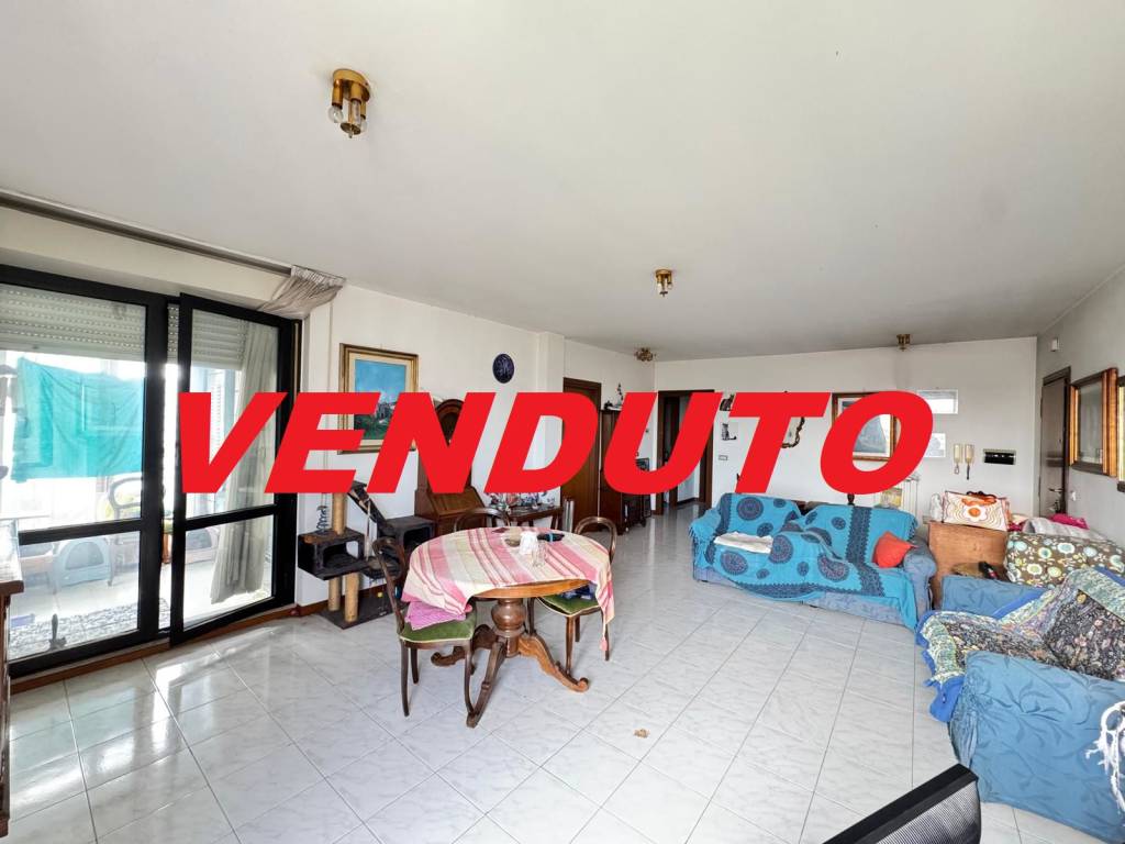 appartamento in vendita a Roma in zona Ardeatino