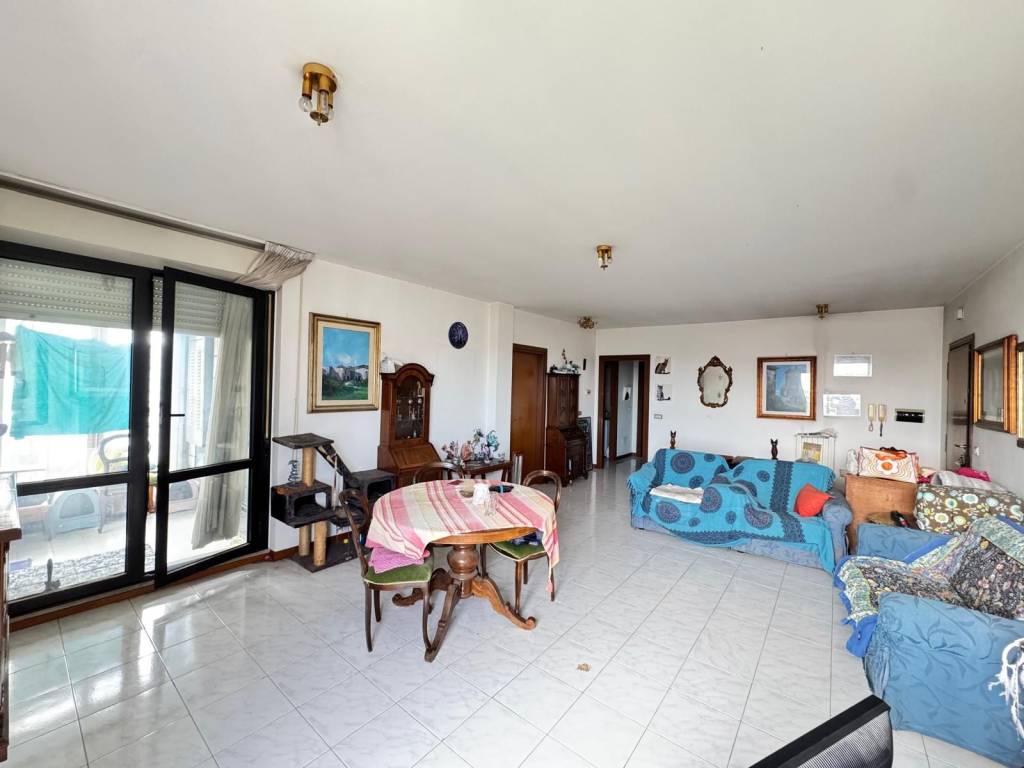 appartamento in vendita a Roma in zona Ardeatino