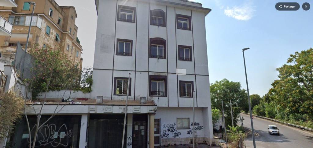 negozio in vendita a Roma in zona Labaro