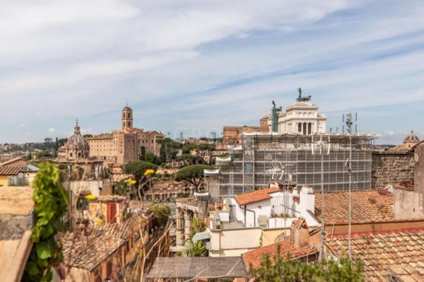 appartamento in vendita a Roma in zona Rione Monti/Campitelli