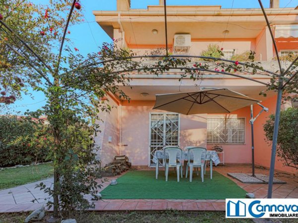 casa indipendente in vendita a Roma in zona Acilia