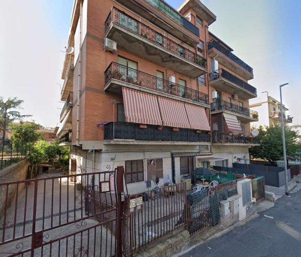 appartamento in vendita a Roma in zona Torre Angela