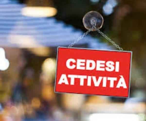 negozio in vendita a Roma in zona Axa
