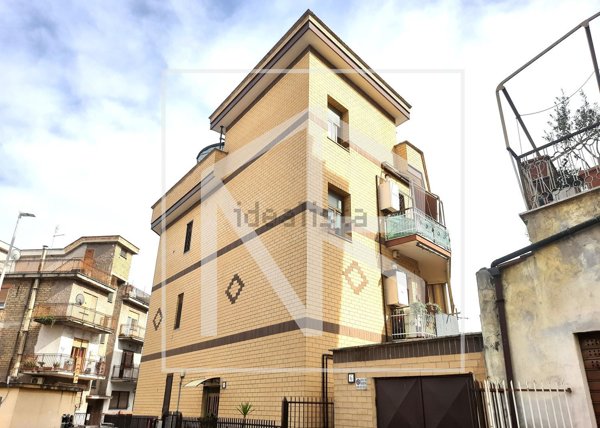 appartamento in vendita a Roma in zona Tor Cervara