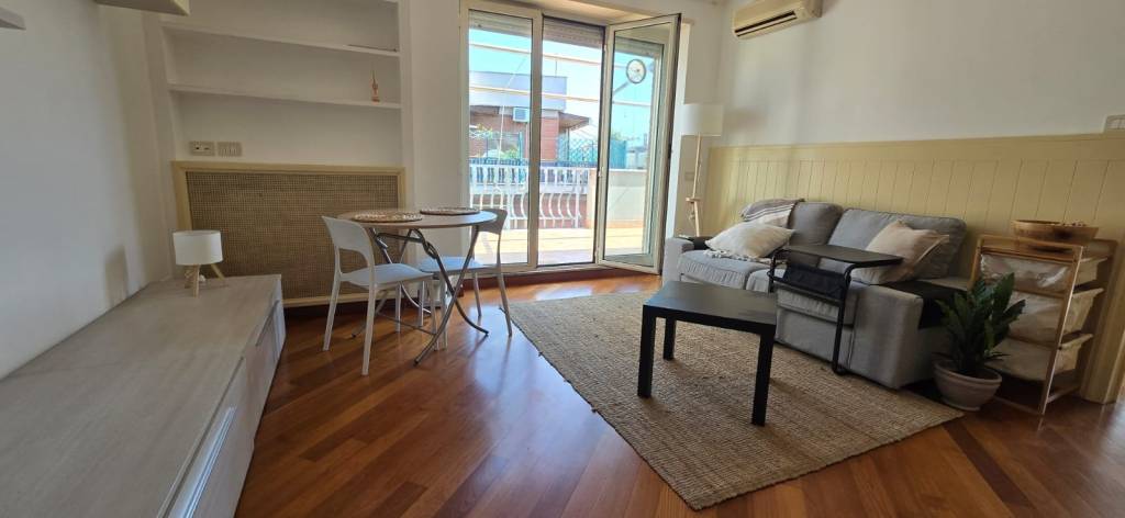 appartamento in vendita a Roma in zona Ostia