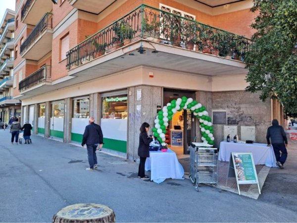 negozio in vendita a Roma in zona Ostia