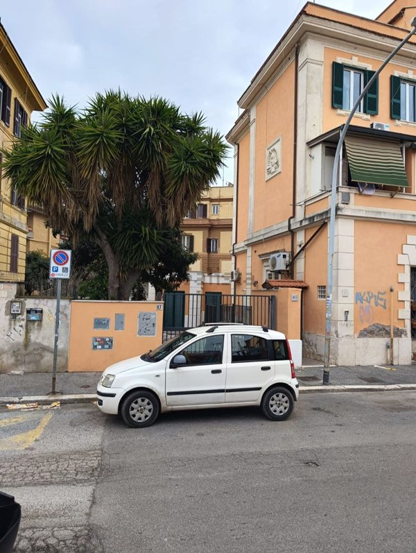 appartamento in vendita a Roma in zona Tuscolano