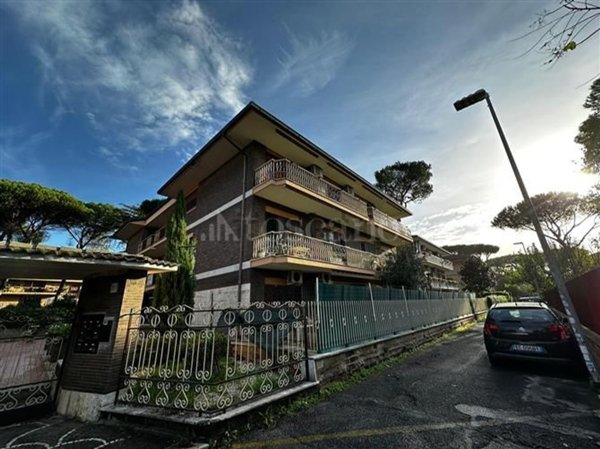 appartamento in vendita a Roma in zona Appio Pignatelli