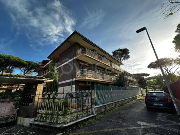 appartamento in vendita a Roma in zona Appio Pignatelli