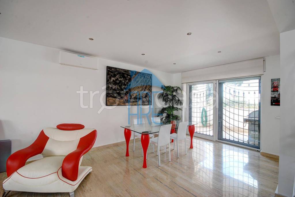 casa indipendente in vendita a Roma in zona Casal Palocco