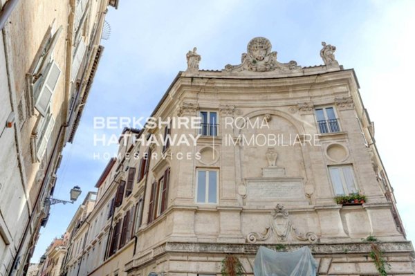 appartamento in vendita a Roma in zona Parione/Sant'Eustachio