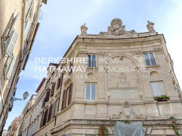 appartamento in vendita a Roma in zona Parione/Sant'Eustachio